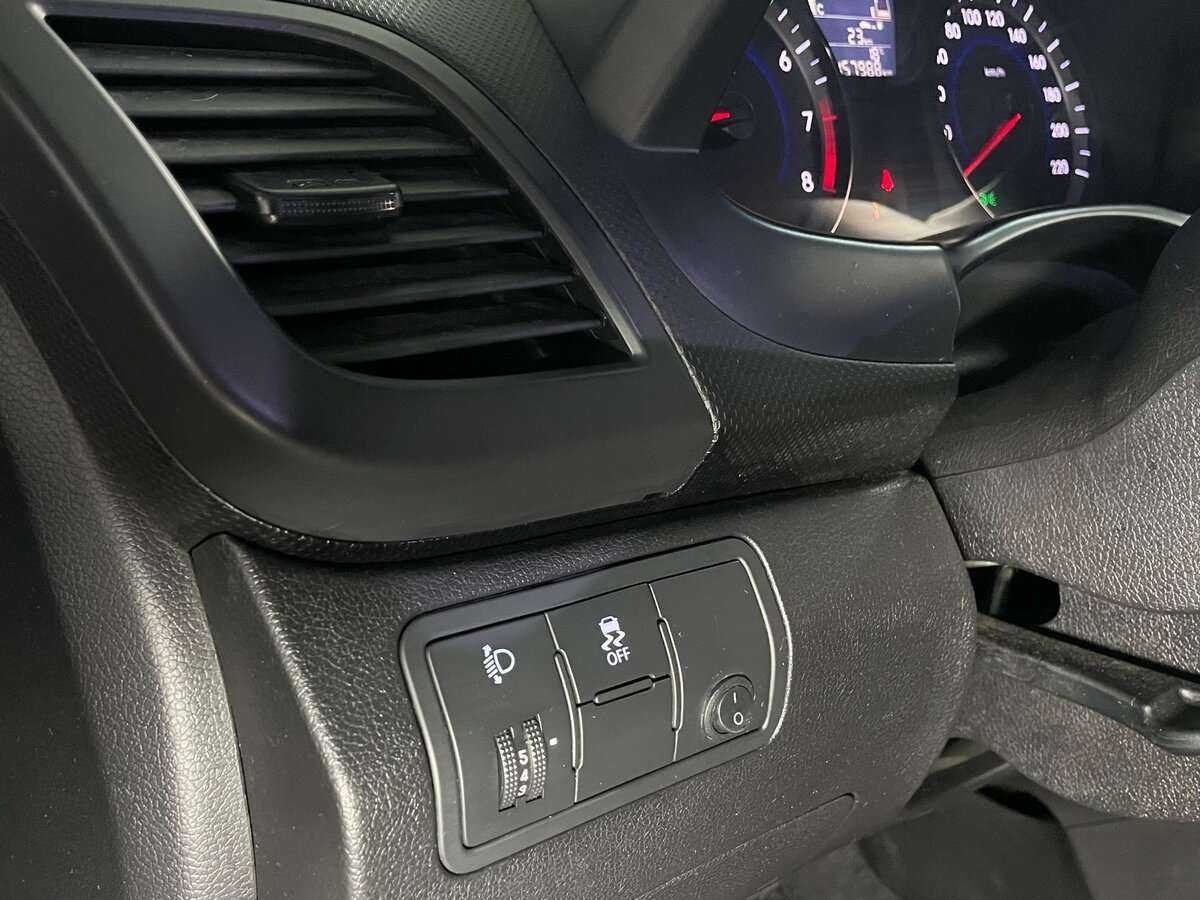 Купить Hyundai Solaris, 2016, 157 979 км, фото №13